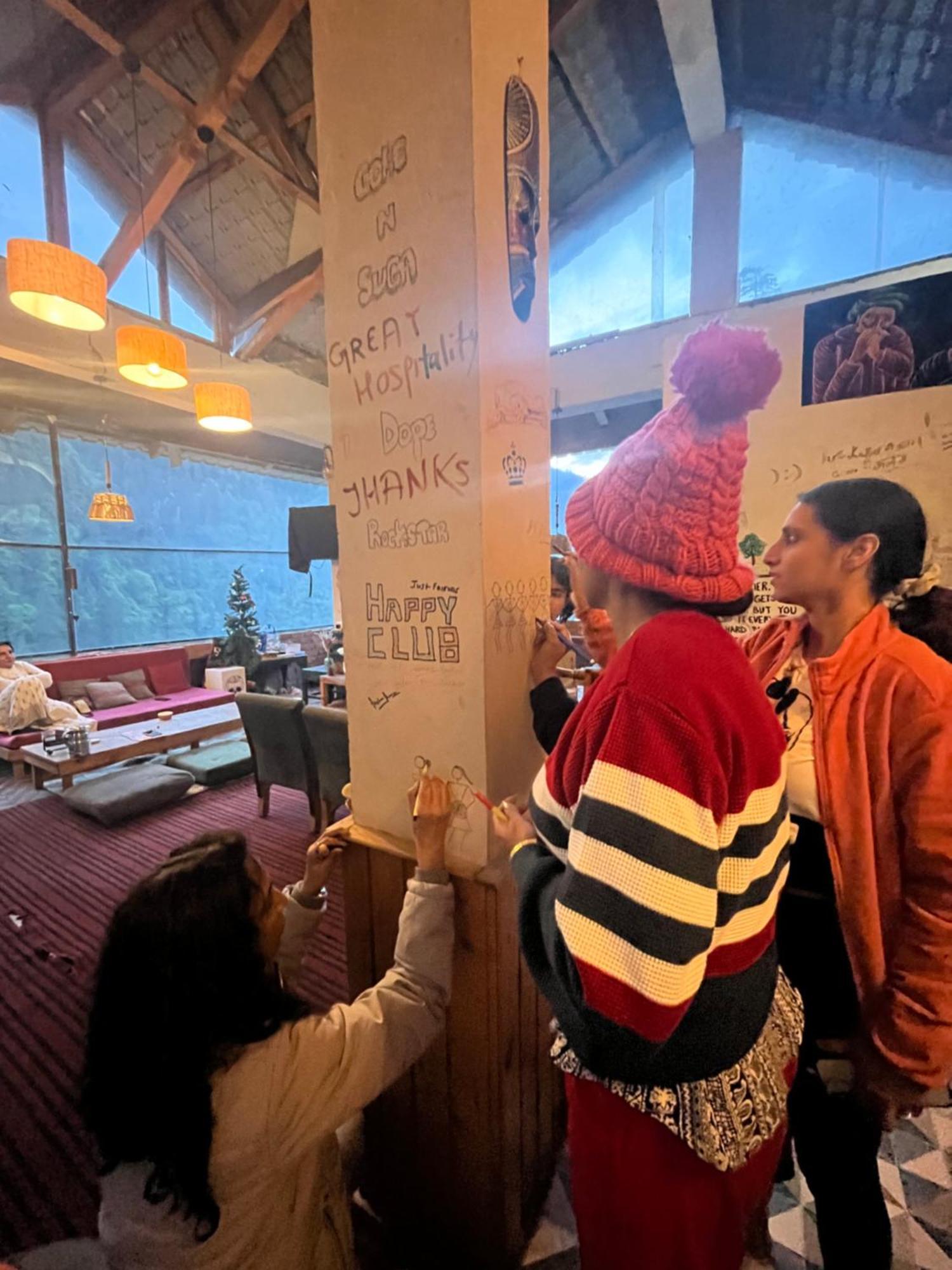 Thepahadians Food & Stay Jibhi Esterno foto