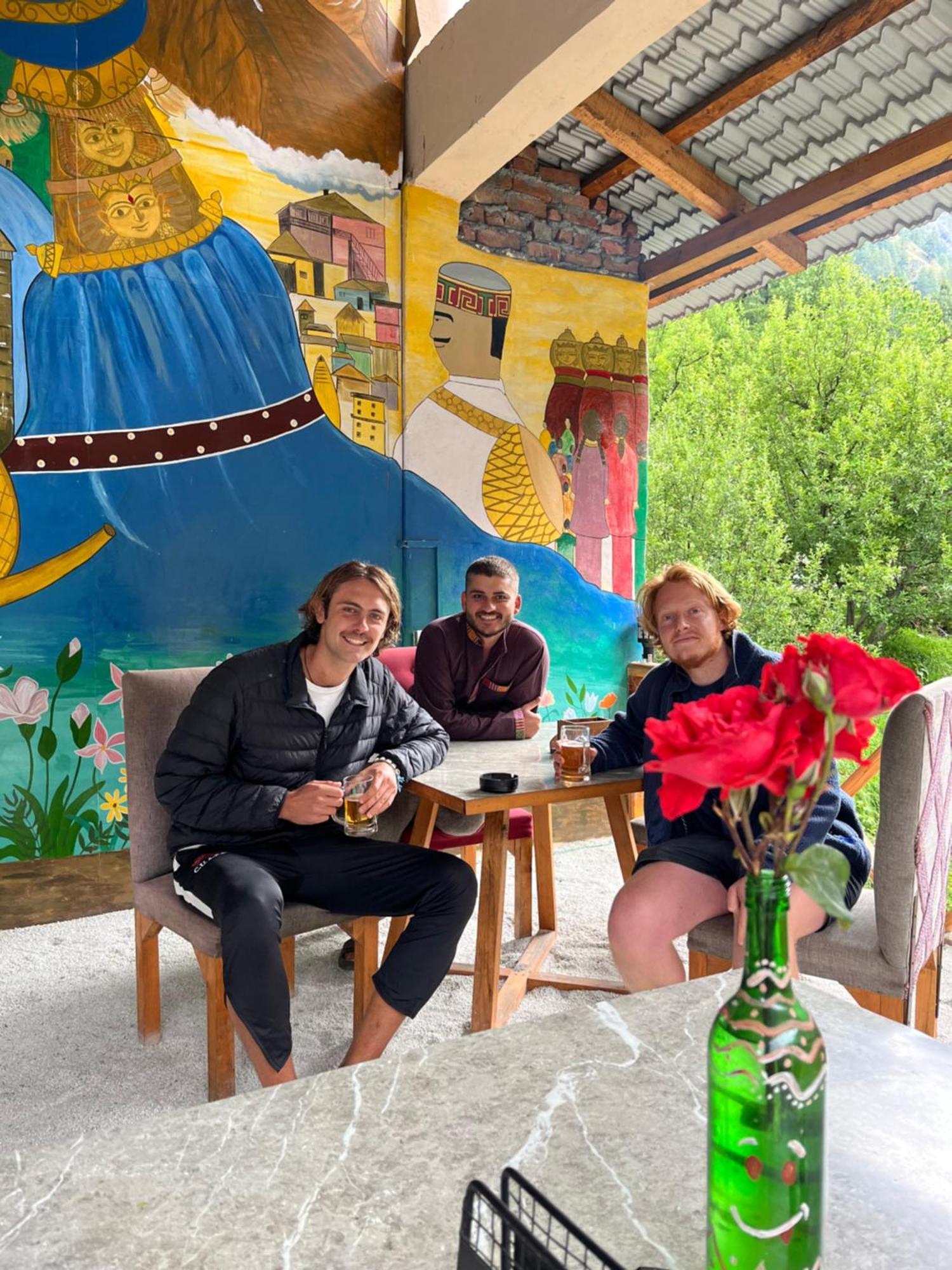 Thepahadians Food & Stay Jibhi Esterno foto